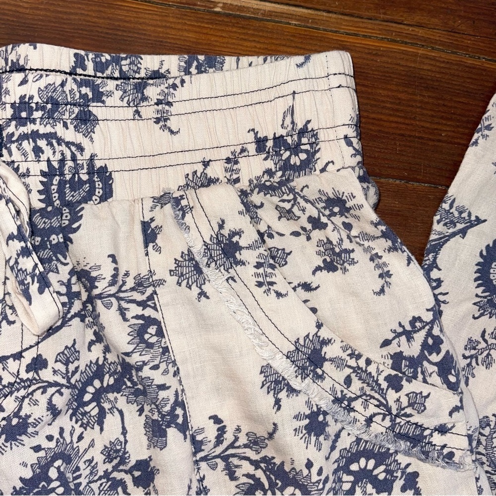 Knox Rose Blue and White Floral Pants - Picture 4 of 7